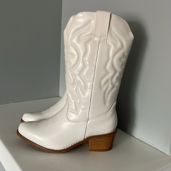 White Tall western heeled cowboy boots - Picture 4 of 6